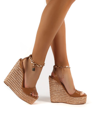Idolize Wide Fit Tan Padlock And Chain Detail Wedged Heels