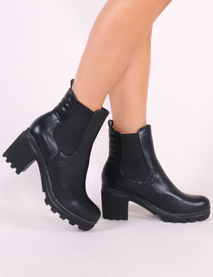 Ari Heeled Chelsea Boots in Black