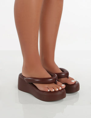 Song Chocolate Padded Toepost Flatform Sandal