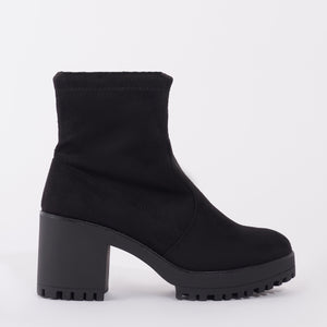 Rubix Chunky Chelsea Boots in Black
